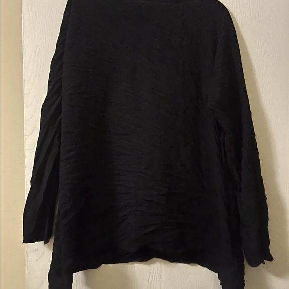 Babette SF Crinkle Look Black asymmetrical top size large - Picture 2 of 3